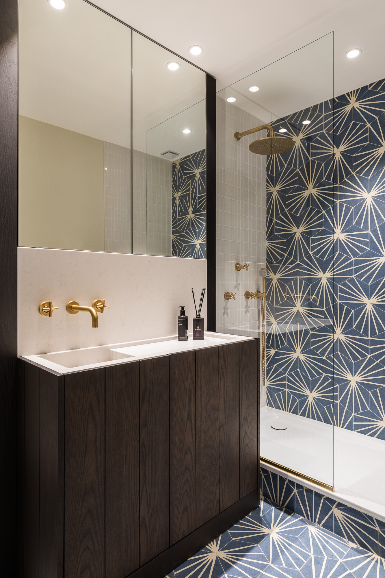 Salle de bain carreau ciment marbre robinetterie haut de gamme Rue Vendôme Lyon 6ème